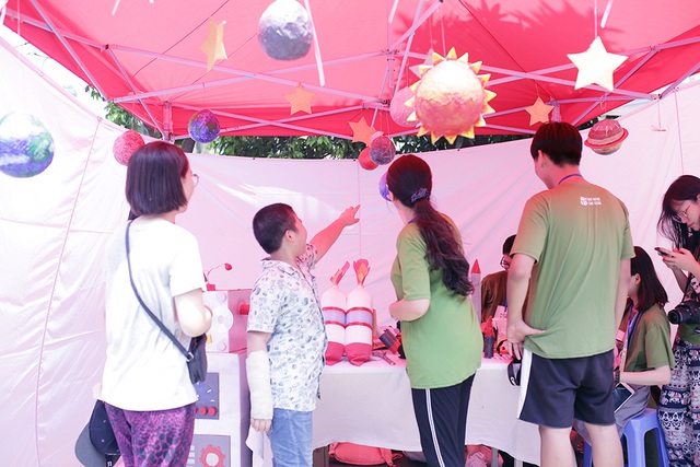 Học sinh Hà Nội hào hứng tham gia hội chợ Bảo vệ môi trường - 4 Học sinh Hà Nội hào hứng tham gia hội chợ Bảo vệ môi trường - 4