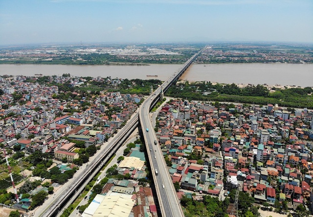 Hà Nội: Hiện trạng mặt đường cầu Thăng Long xuống cấp thảm hại | Báo Dân trí