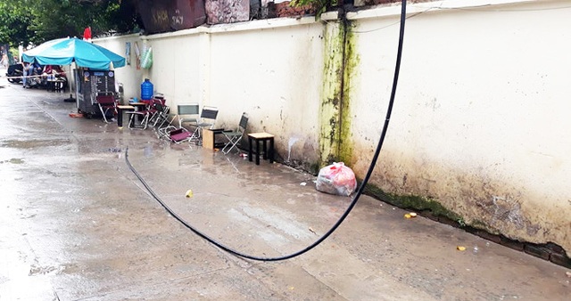 Bị dây điện rơi trúng người tử vong khi đang ngồi uống cà phê - 1 Bị dây điện rơi trúng người tử vong khi đang ngồi uống cà phê - 1
