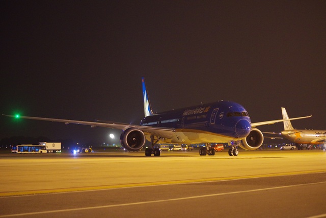 Cận cảnh “siêu máy bay” Boeing 787-10 Dreamliner đầu tiên về Việt Nam - 3