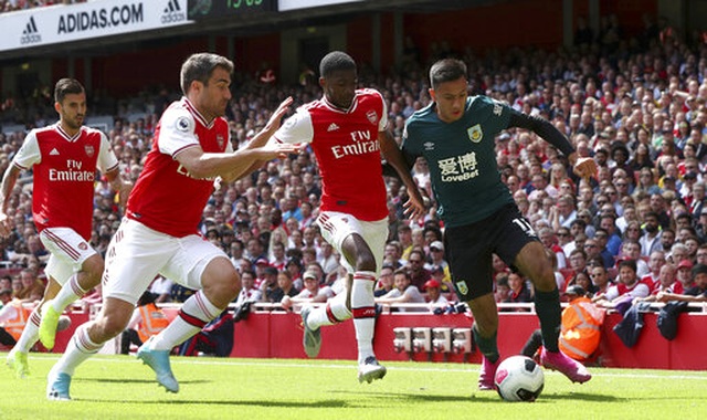 Arsenal 2-1 Burnley: “Song sát” Lacazette - Aubameyang tỏa sáng - 12 Arsenal 2-1 Burnley: “Song sát” Lacazette - Aubameyang tỏa sáng - 12