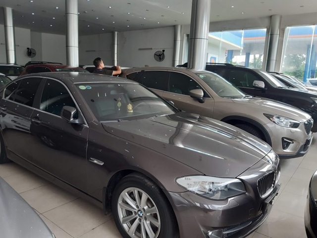 Xe sang cũ giá siêu rẻ, vài lần sửa bay nguyên cả xe - 1