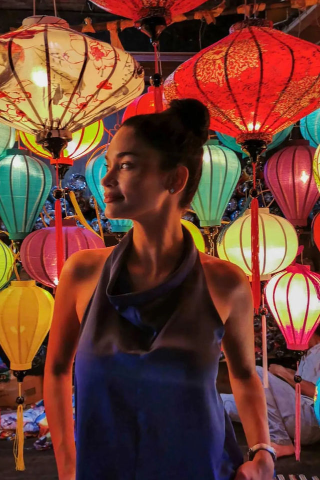 Hoa hậu hoàn vũ Pia Wurtzbach duyên dáng diện áo dài dạo phố Hội An - 10 Hoa hậu hoàn vũ Pia Wurtzbach duyên dáng diện áo dài dạo phố Hội An - 10