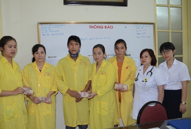 Nam sinh thoát chết nhờ bàn tay mẹ hiền và bạn đọc báo Dân trí - 6 Nam sinh thoát chết nhờ bàn tay mẹ hiền và bạn đọc báo Dân trí - 6