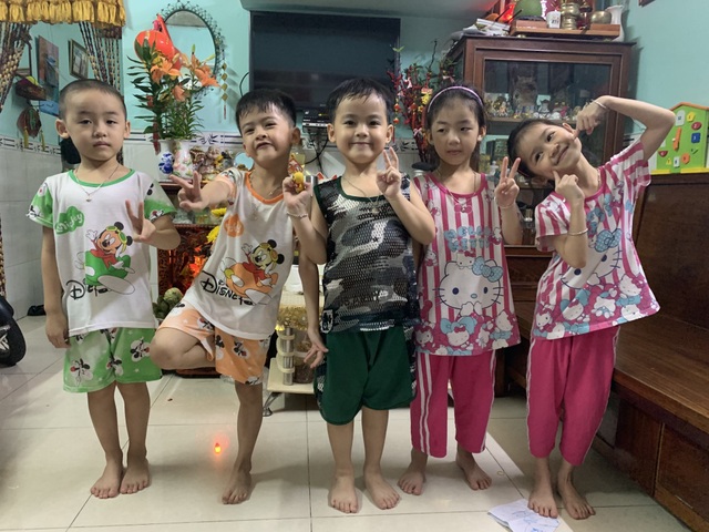 Những đứa trẻ ca sinh 5 đầu tiên ở Việt Nam háo hức vào lớp 1 - 1 Những đứa trẻ ca sinh 5 đầu tiên ở Việt Nam háo hức vào lớp 1 - 1