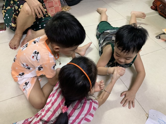 Những đứa trẻ ca sinh 5 đầu tiên ở Việt Nam háo hức vào lớp 1 - 6 Những đứa trẻ ca sinh 5 đầu tiên ở Việt Nam háo hức vào lớp 1 - 6