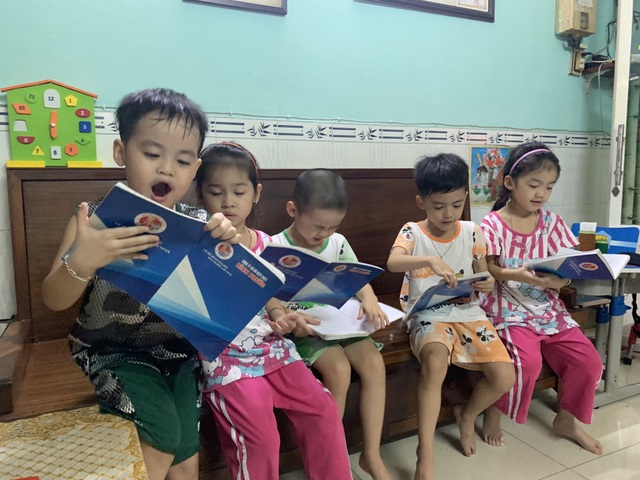 Những đứa trẻ ca sinh 5 đầu tiên ở Việt Nam háo hức vào lớp 1 - 4 Những đứa trẻ ca sinh 5 đầu tiên ở Việt Nam háo hức vào lớp 1 - 4