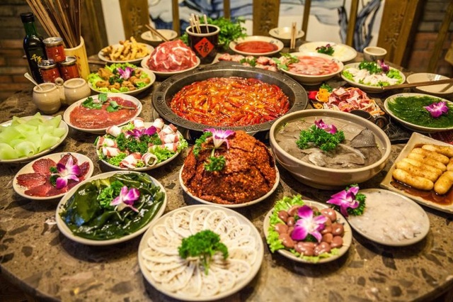Nhà hàng phải đóng cửa vì bị phát hiện rửa bát trong vũng nước bẩn - 3 Nhà hàng phải đóng cửa vì bị phát hiện rửa bát trong vũng nước bẩn - 3