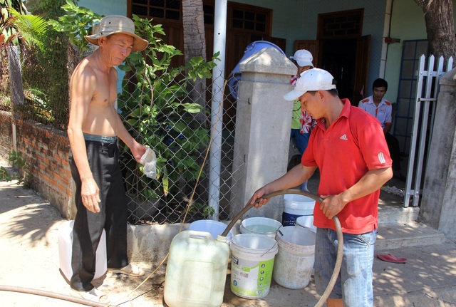 Phú Yên nắng hạn suốt nhiều tháng, hơn 9.000 hộ dân “khát nước” trầm trọng - 5 Phú Yên nắng hạn suốt nhiều tháng, hơn 9.000 hộ dân “khát nước” trầm trọng - 5