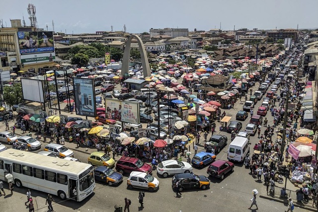 Người dân Ghana khốn đốn vì 1,6 tỷ đô la tiền tiết kiệm “không biết bao giờ mới được trả” - 1 Người dân Ghana khốn đốn vì 1,6 tỷ đô la tiền tiết kiệm “không biết bao giờ mới được trả” - 1