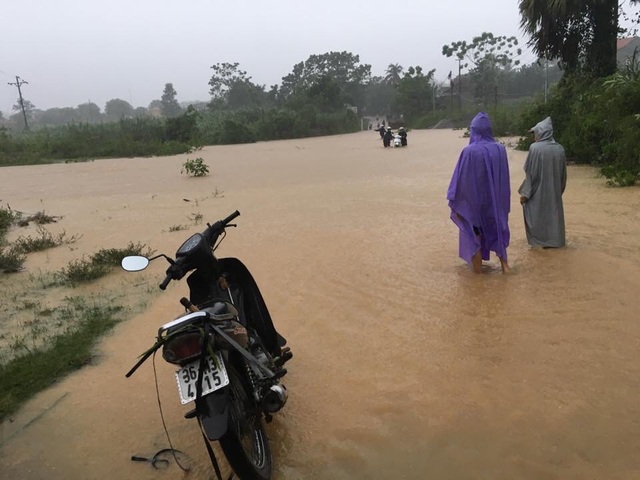 Đập tràn - Hiểm nguy rình rập mùa mưa lũ - 2 Đập tràn - Hiểm nguy rình rập mùa mưa lũ - 2