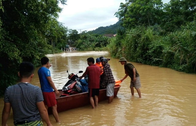 Đập tràn - Hiểm nguy rình rập mùa mưa lũ - 4 Đập tràn - Hiểm nguy rình rập mùa mưa lũ - 4