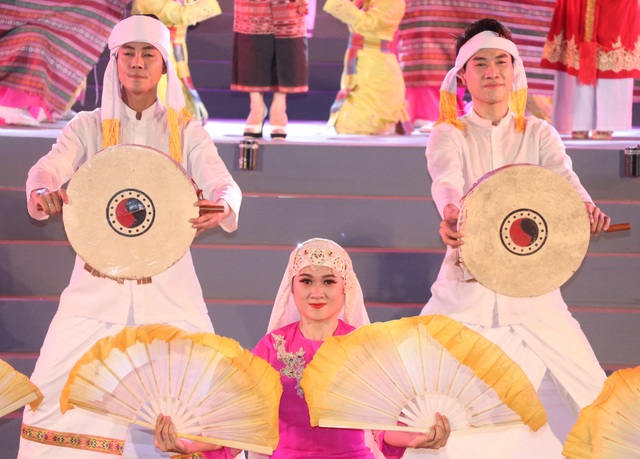 Phú Yên: Khai mạc Ngày hội Văn hóa, Thể thao và Du lịch đồng bào Chăm toàn quốc lần thứ V - 2 Phú Yên: Khai mạc Ngày hội Văn hóa, Thể thao và Du lịch đồng bào Chăm toàn quốc lần thứ V - 2