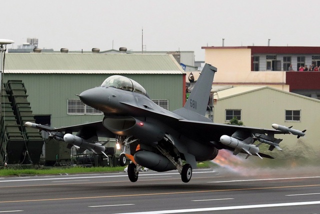 Ông Trump nêu lý do đồng ý bán 66 máy bay chiến đấu F-16 cho Đài Loan - 1 Ông Trump nêu lý do đồng ý bán 66 máy bay chiến đấu F-16 cho Đài Loan - 1