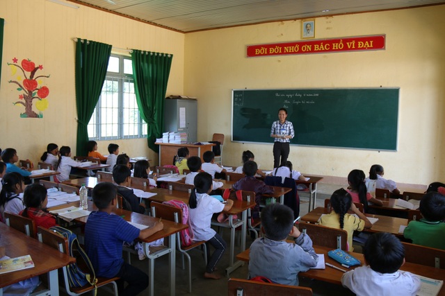 Thiếu giáo viên, nhiều nơi không dám gọi hết trẻ đến trường - 2 Thiếu giáo viên, nhiều nơi không dám gọi hết trẻ đến trường - 2