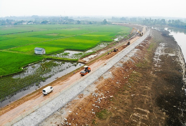Toàn cảnh tuyến đê bê tông khổng lồ ngăn lụt cho nội thành Hà Nội - 9 Toàn cảnh tuyến đê bê tông khổng lồ ngăn lụt cho nội thành Hà Nội - 9