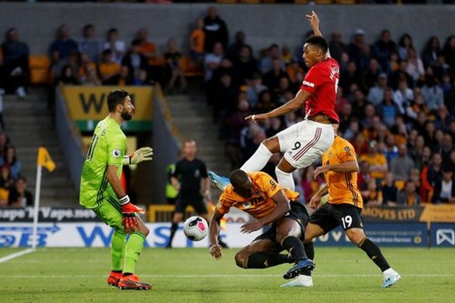 Những khoảnh khắc thất vọng của Man Utd trên sân Wolves - Ảnh minh hoạ 9