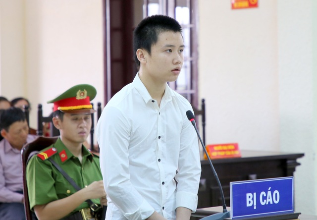 Thiếu niên đâm chết người vì nhắc vượt đèn đỏ bị tuyên phạt 5 năm 6 tháng tù - 1 Thiếu niên đâm chết người vì nhắc vượt đèn đỏ bị tuyên phạt 5 năm 6 tháng tù - 1
