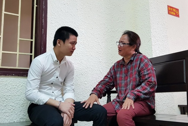Thiếu niên đâm chết người vì nhắc vượt đèn đỏ bị tuyên phạt 5 năm 6 tháng tù - 3 Thiếu niên đâm chết người vì nhắc vượt đèn đỏ bị tuyên phạt 5 năm 6 tháng tù - 3