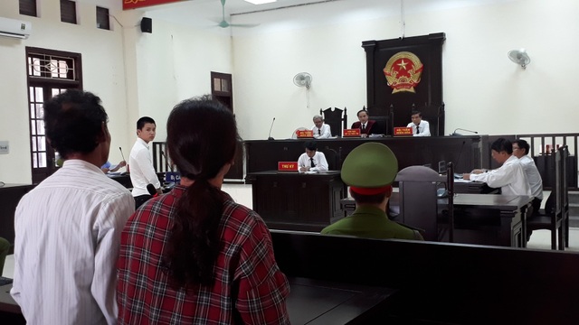 Thiếu niên đâm chết người vì nhắc vượt đèn đỏ bị tuyên phạt 5 năm 6 tháng tù - 2 Thiếu niên đâm chết người vì nhắc vượt đèn đỏ bị tuyên phạt 5 năm 6 tháng tù - 2
