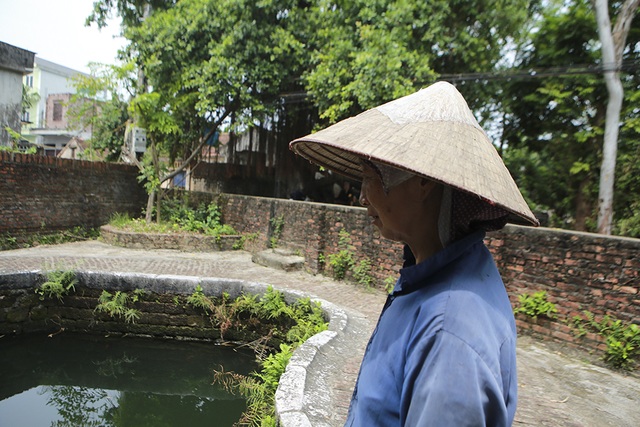 Kỳ lạ giếng cổ hình bàn chân khổng lồ tại ngoại thành Hà Nội - 6