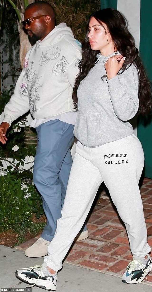 Kim Kardashian bất ngờ để mặt mộc ra phố - 5 Kim Kardashian bất ngờ để mặt mộc ra phố - 5
