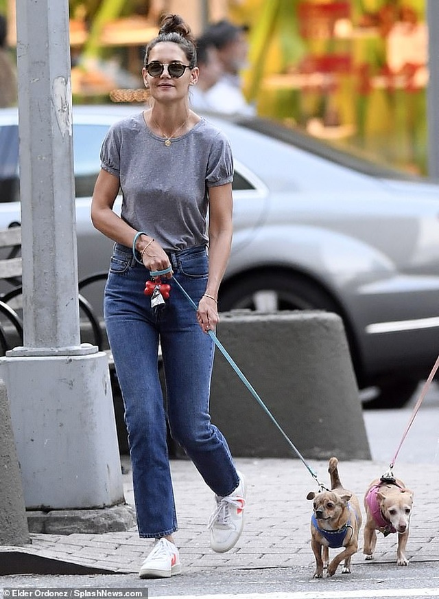 Katie Holmes vui vẻ ra phố sau khi chia tay bạn trai - 5 Katie Holmes vui vẻ ra phố sau khi chia tay bạn trai - 5