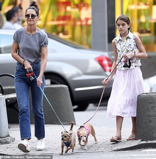 Katie Holmes vui vẻ ra phố sau khi chia tay bạn trai - 6 Katie Holmes vui vẻ ra phố sau khi chia tay bạn trai - 6