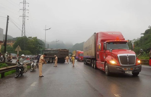 Nữ du khách nước ngoài bị xe tải cán tử vong - 4 Nữ du khách nước ngoài bị xe tải cán tử vong - 4