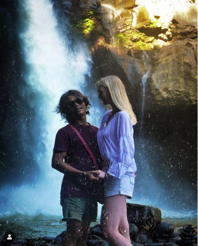 Cặp đôi đũa lệch gây “bão”một thời ở Indonesia trở lại với loạt khoảnh khắc ngọt ngào! - 9 Cặp đôi đũa lệch gây “bão”một thời ở Indonesia trở lại với loạt khoảnh khắc ngọt ngào! - 9