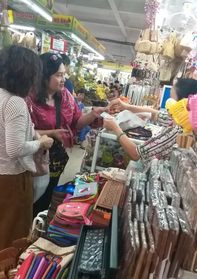 Đà Nẵng: Công khai mua bán hàng hóa bằng ngoại tệ - 3 Đà Nẵng: Công khai mua bán hàng hóa bằng ngoại tệ - 3