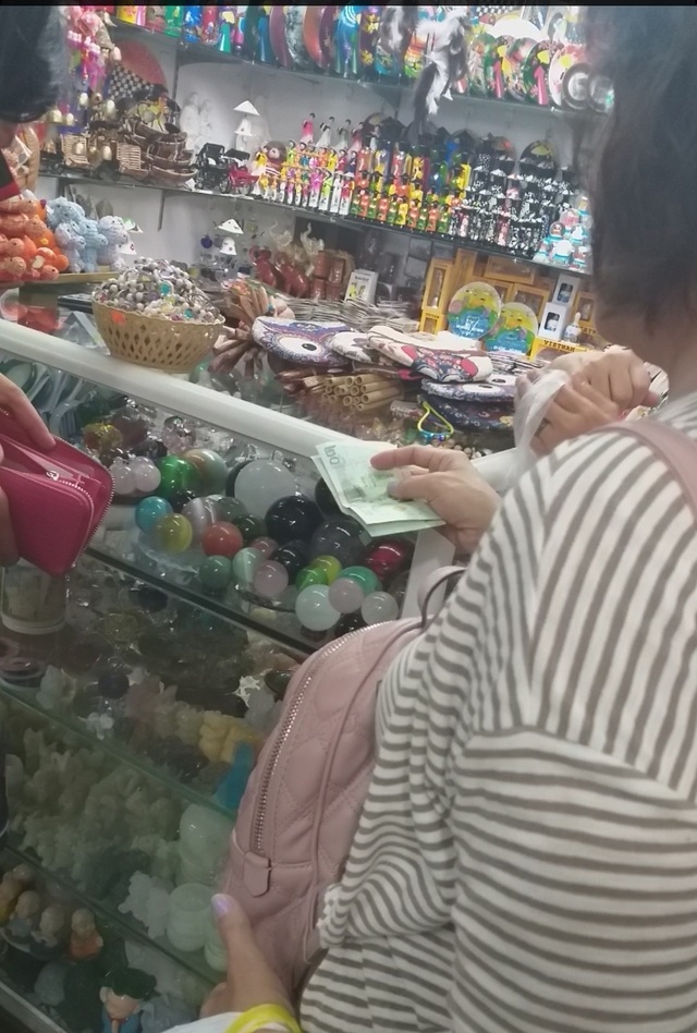 Đà Nẵng: Công khai mua bán hàng hóa bằng ngoại tệ - 2 Đà Nẵng: Công khai mua bán hàng hóa bằng ngoại tệ - 2