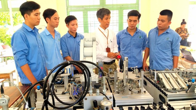 90% người học nghề có thu nhập cao hơn sau đào tạo vào năm 2030 - 1 90% người học nghề có thu nhập cao hơn sau đào tạo vào năm 2030 - 1