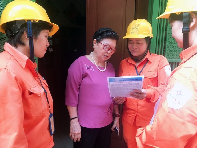 EVN HANOI đẩy mạnh tuyên truyền an toàn điện mùa mưa bão - 2 EVN HANOI đẩy mạnh tuyên truyền an toàn điện mùa mưa bão - 2
