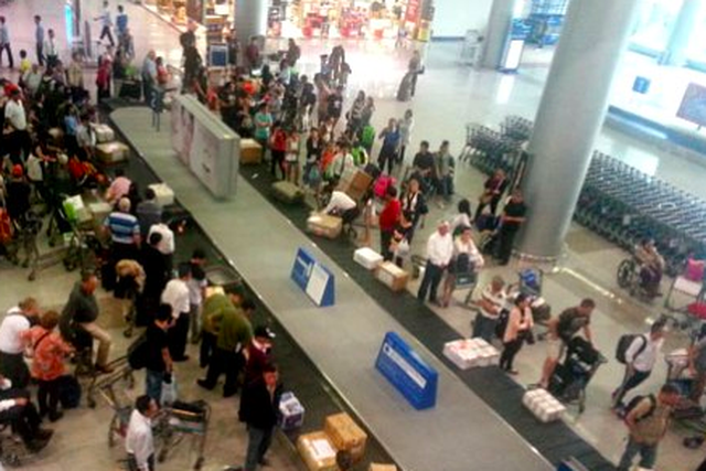 Hai khách nữ Việt Nam - Hàn Quốc ẩu đả tại sân bay Nội Bài - 1 Hai khách nữ Việt Nam - Hàn Quốc ẩu đả tại sân bay Nội Bài - 1