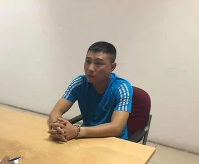 Người bị tố dùng clip sex để ép bạn gái cũ quan hệ bị bắt về hành vi đánh bạc - 1 Người bị tố dùng clip sex để ép bạn gái cũ quan hệ bị bắt về hành vi đánh bạc - 1