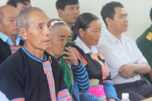 Trao bằng Tổ quốc ghi công tới gia đình liệt sĩ Thao Văn Súa - 6 Trao bằng Tổ quốc ghi công tới gia đình liệt sĩ Thao Văn Súa - 6