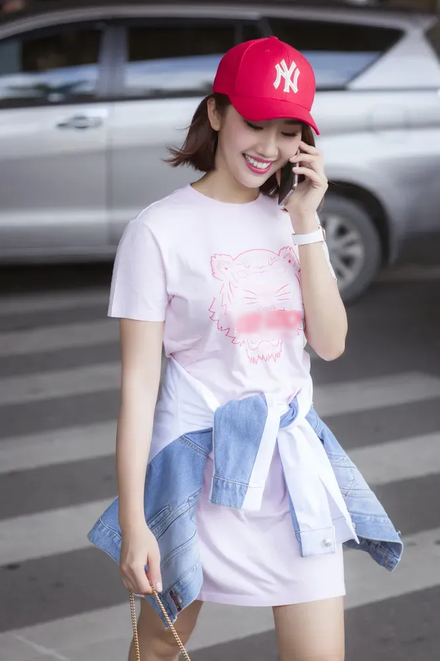 “Tình cũ” của Quốc Trường phanh áo khoe ngực đầy, eo thon như gái 18 - 3 “Tình cũ” của Quốc Trường phanh áo khoe ngực đầy, eo thon như gái 18 - 3
