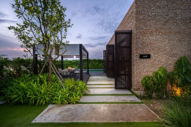 Khan hiếm nguồn cung mới, các dự án nghỉ dưỡng hiện có tại Đà Nẵng thu hút nhà đầu tư - 4 Khan hiếm nguồn cung mới, các dự án nghỉ dưỡng hiện có tại Đà Nẵng thu hút nhà đầu tư - 4