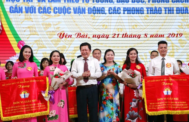 Hơn 13.900 giáo viên thi đua học tập làm theo lời Bác - 2 Hơn 13.900 giáo viên thi đua học tập làm theo lời Bác - 2