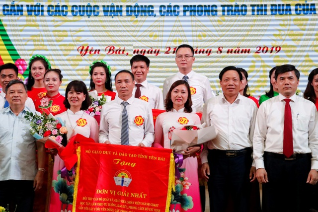 Hơn 13.900 giáo viên thi đua học tập làm theo lời Bác - 4 Hơn 13.900 giáo viên thi đua học tập làm theo lời Bác - 4