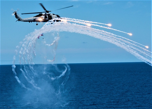 “Soi” sát thủ toàn năng Sikorsky MH-60R “Diều hâu biển” - 2 “Soi” sát thủ toàn năng Sikorsky MH-60R “Diều hâu biển” - 2