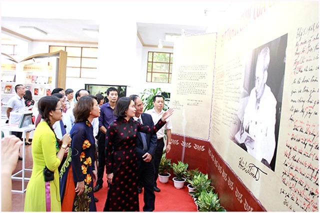 Nhiều hoạt động kỷ niệm 50 năm thực hiện Di chúc của Chủ tịch Hồ Chí Minh - 3 Nhiều hoạt động kỷ niệm 50 năm thực hiện Di chúc của Chủ tịch Hồ Chí Minh - 3