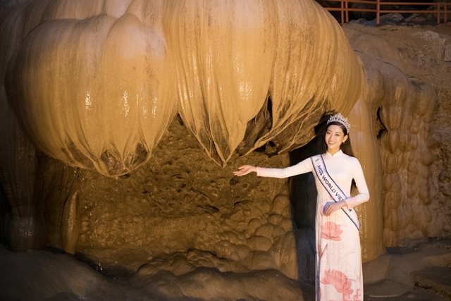 Hoa hậu Lương Thuỳ Linh thả dáng giữa chốn bồng lai tiên cảnh của Cao Bằng - 3 Hoa hậu Lương Thuỳ Linh thả dáng giữa chốn bồng lai tiên cảnh của Cao Bằng - 3