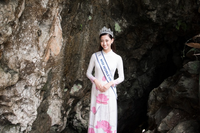 Hoa hậu Lương Thuỳ Linh thả dáng giữa chốn bồng lai tiên cảnh của Cao Bằng - 4 Hoa hậu Lương Thuỳ Linh thả dáng giữa chốn bồng lai tiên cảnh của Cao Bằng - 4