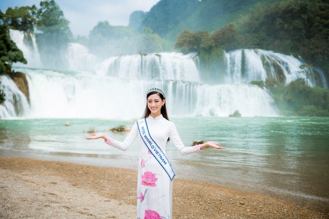 Hoa hậu Lương Thuỳ Linh thả dáng giữa chốn bồng lai tiên cảnh của Cao Bằng - 6 Hoa hậu Lương Thuỳ Linh thả dáng giữa chốn bồng lai tiên cảnh của Cao Bằng - 6