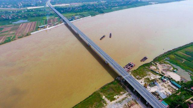 Cây cầu đêm nào cũng nửa sáng nửa tối: Đèn đã sáng nhưng vẫn... bất bình thường! - 3 Cây cầu đêm nào cũng nửa sáng nửa tối: Đèn đã sáng nhưng vẫn... bất bình thường! - 3