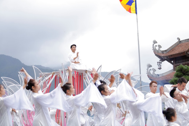 Phù thủy sân khấu Phạm Hoàng Nam tiết lộ về show diễn liêu trai tại Sa Pa - 4 Phù thủy sân khấu Phạm Hoàng Nam tiết lộ về show diễn liêu trai tại Sa Pa - 4