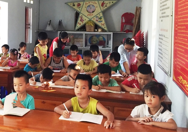 Sinh viên mở lớp dạy tiếng Anh miễn phí cho học sinh dịp hè - 1 Sinh viên mở lớp dạy tiếng Anh miễn phí cho học sinh dịp hè - 1