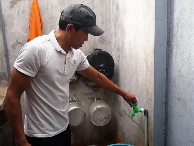 Bình Định: Dân bức xúc tố nhà máy nước sạch cấp nước vàng như nghệ! - 1 Bình Định: Dân bức xúc tố nhà máy nước sạch cấp nước vàng như nghệ! - 1